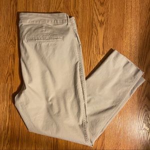 Old Navy Cropped/Ankle Pixie Khaki Pants